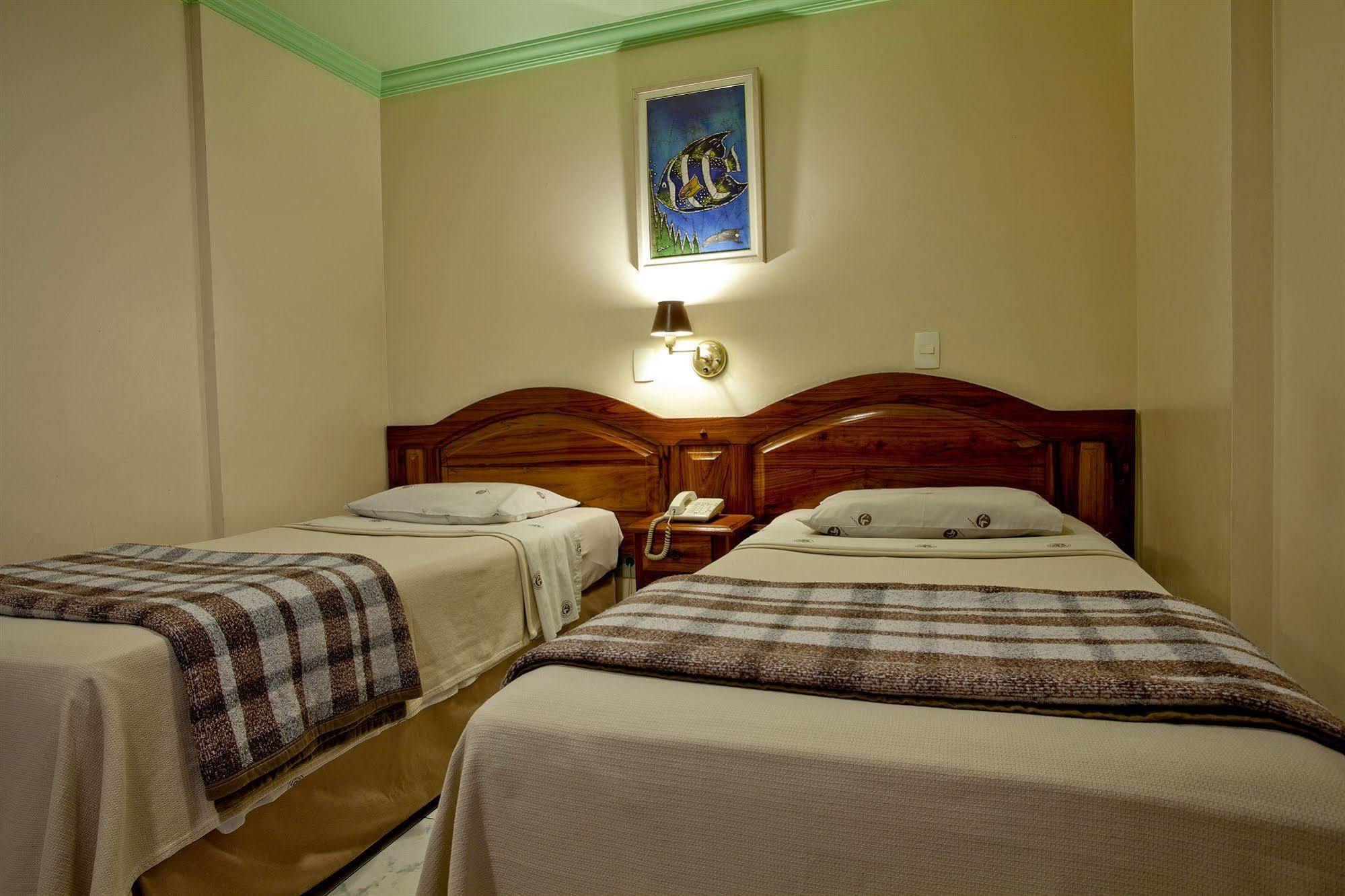 מנאוס Krystal Hotel מראה חיצוני תמונה