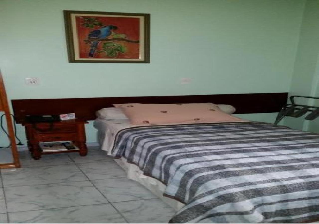 מנאוס Krystal Hotel מראה חיצוני תמונה